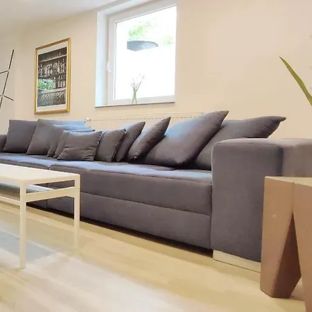 Flair-apartments 'salz & Flair' Naehe Altstadt, 450 M Bahnhof, Fuer Urlaub Oder Geschaeftsreise, Separater Eingang, 24 Std Check-in,wlan, 55 Zoll-fernseher, Streaming, Kueche, Regendusche, 1 Doppelbett, 1 Schlafsofa Bad Salzuflen