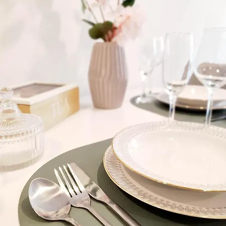 Flair-apartments 'salz & Flair' Naehe Altstadt, 450 M Bahnhof, Fuer Urlaub Oder Geschaeftsreise, Separater Eingang, 24 Std Check-in,wlan, 55 Zoll-fernseher, Streaming, Kueche, Regendusche, 1 Doppelbett, 1 Schlafsofa Bad Salzuflen