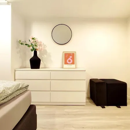 Apartman Flair-apartments 'salz & Flair' Naehe Altstadt, 450 M Bahnhof, Fuer Urlaub Oder Geschaeftsreise, Separater Eingang, 24 Std Check-in,wlan, 55 Zoll-fernseher, Streaming, Kueche, Regendusche, 1 Doppelbett, 1 Schlafsofa Bad Salzuflen