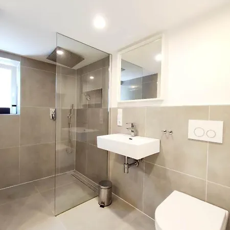 Flair-apartments 'salz & Flair' Naehe Altstadt, 450 M Bahnhof, Fuer Urlaub Oder Geschaeftsreise, Separater Eingang, 24 Std Check-in,wlan, 55 Zoll-fernseher, Streaming, Kueche, Regendusche, 1 Doppelbett, 1 Schlafsofa * Bad Salzuflen